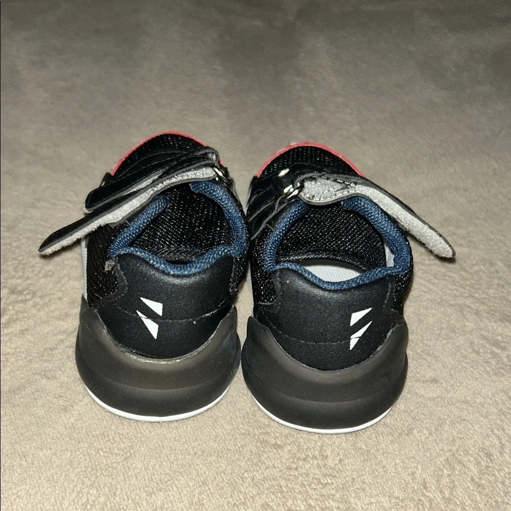 Shark Bite 🦈 Black and Red Kids Light-Up 🚨Shoes with Velcro Straps - Picture 5 of 6
